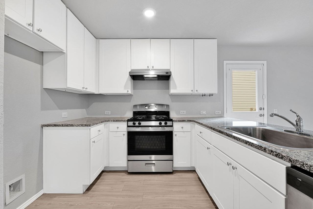 623 Vermilion - Photo 5 of 17