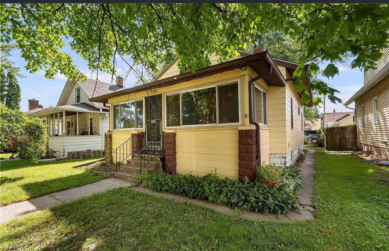 1706 29th St - Photo 2 of 6