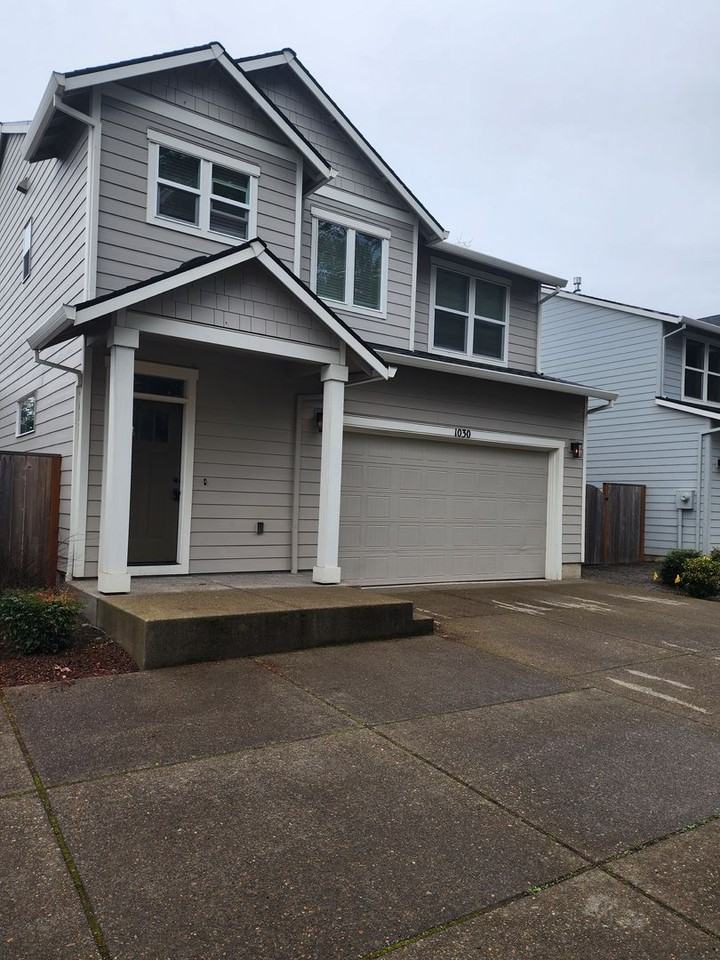 1030 S College St - Photo 2 of 46