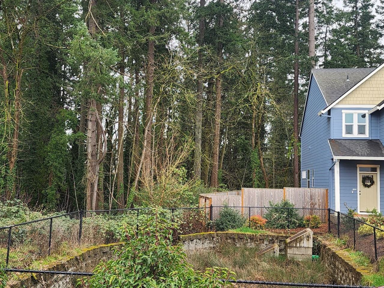 1030 S College St - Photo 4 of 46