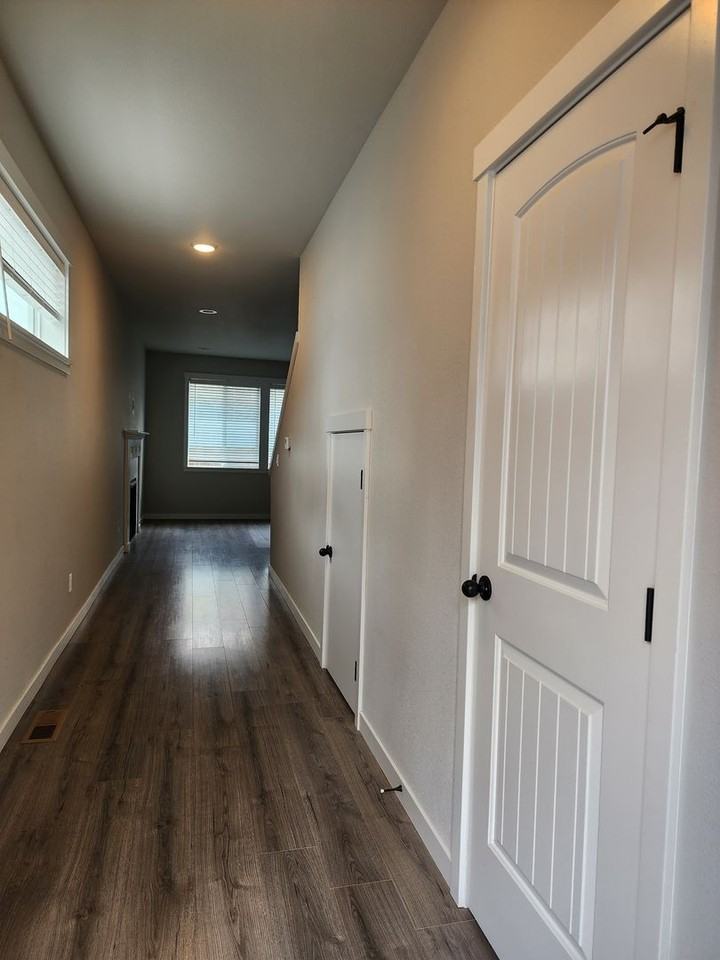 1030 S College St - Photo 5 of 46