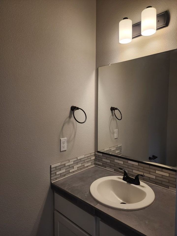 1030 S College St - Photo 6 of 46