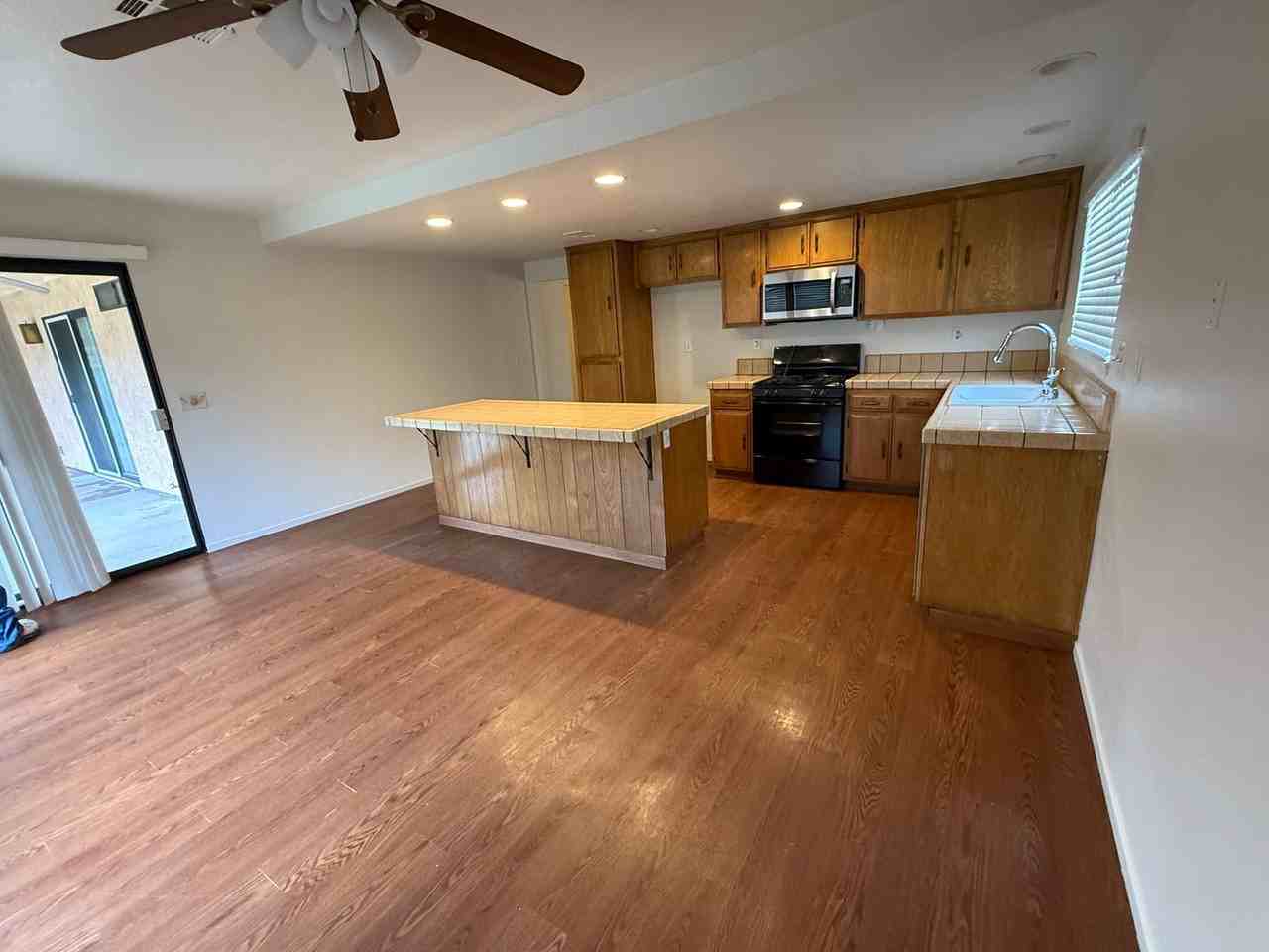 13005 Bermuda Dunes Dr - Photo 3 of 46