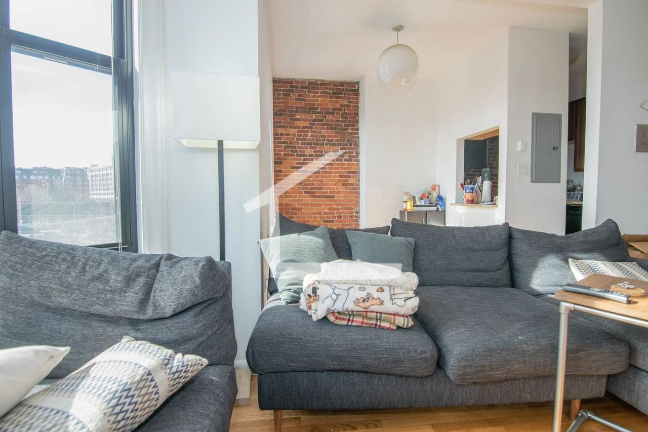 17 Cortes St - Photo 2 of 11