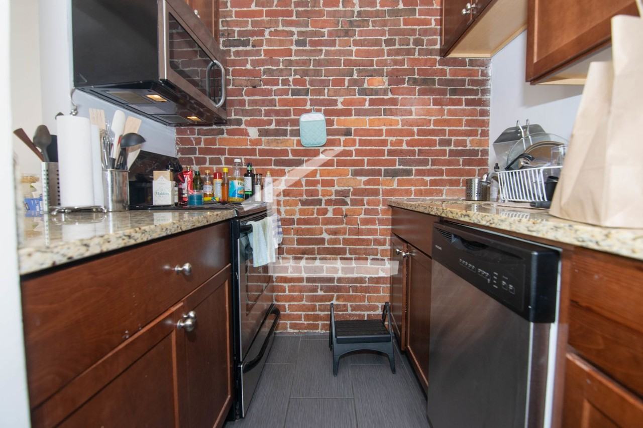 17 Cortes St - Photo 6 of 11