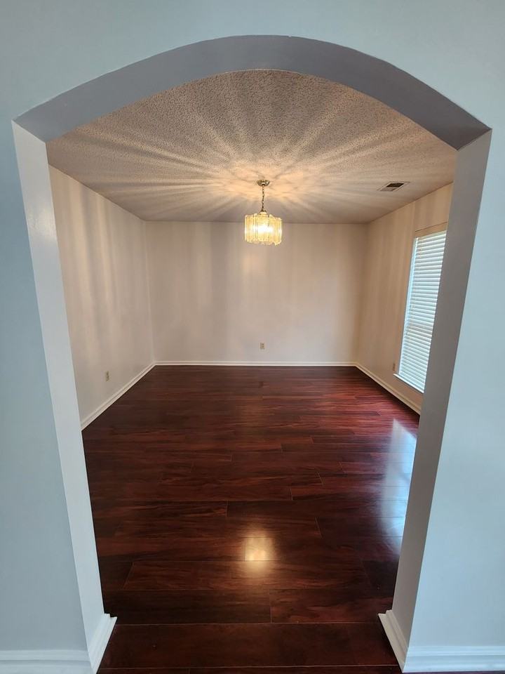 908 Primrose Ln - Photo 3 of 22