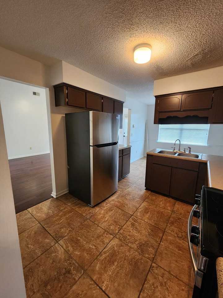 908 Primrose Ln - Photo 6 of 22