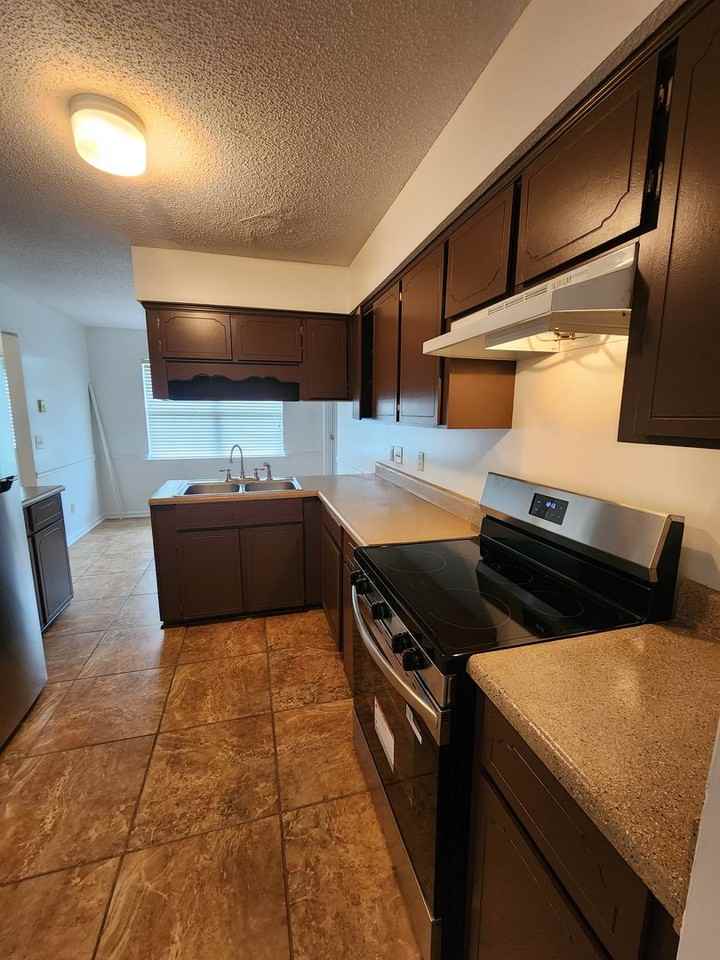 908 Primrose Ln - Photo 7 of 22