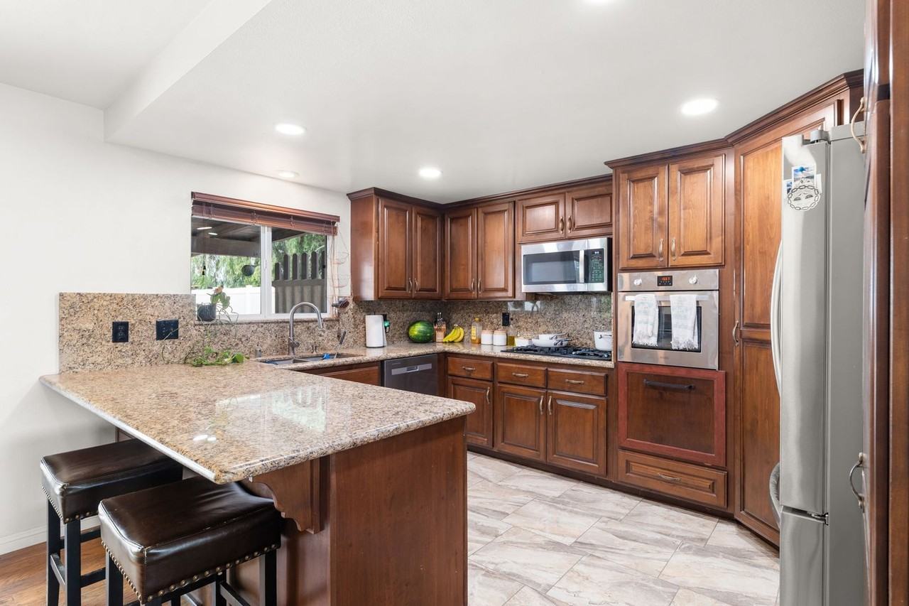 2030 Western Ave - Photo 5 of 22