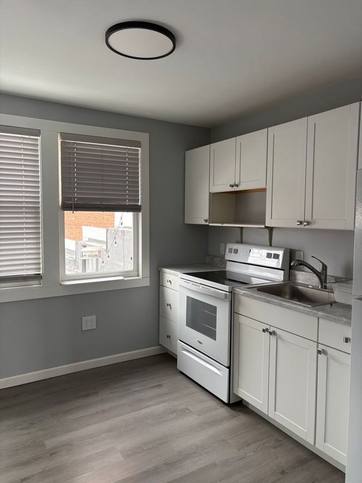 153 1/2 S Main St - Photo 6 of 9