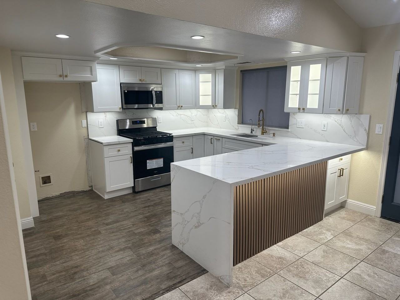 1126 N Palm St - Photo 3 of 27