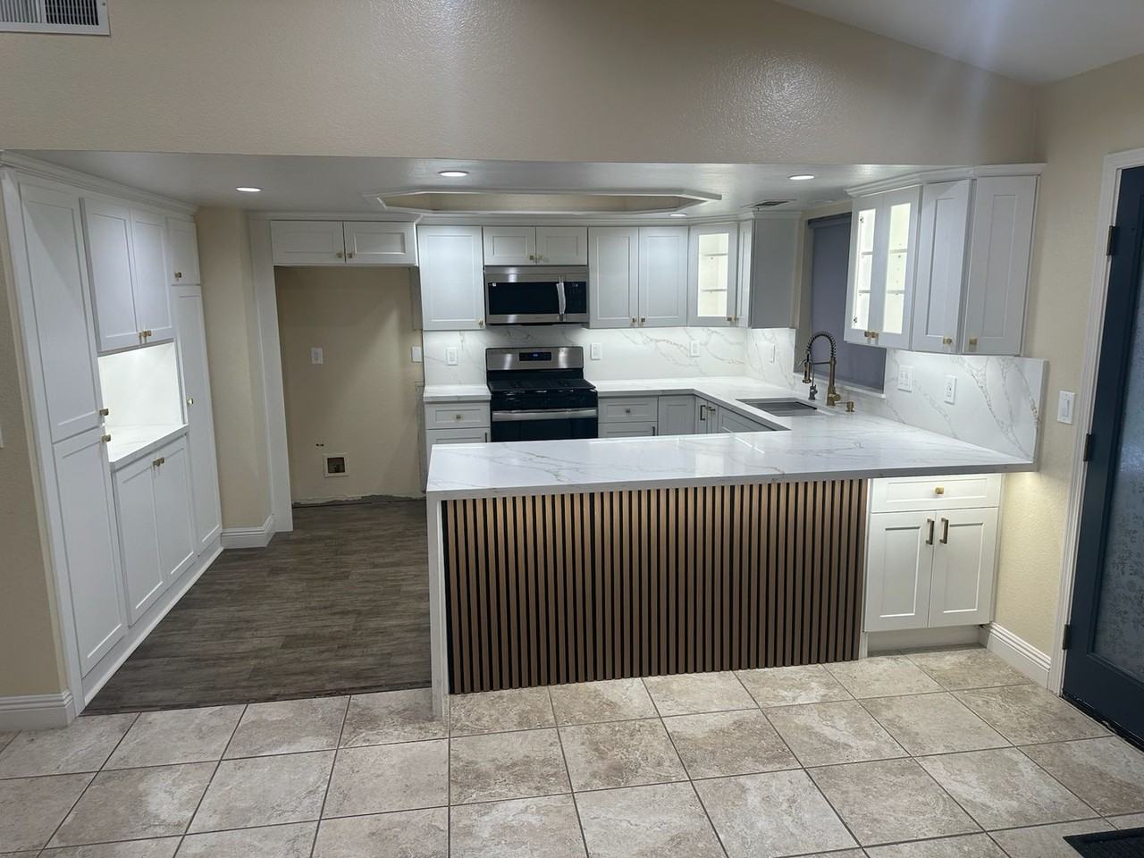 1126 N Palm St - Photo 4 of 27