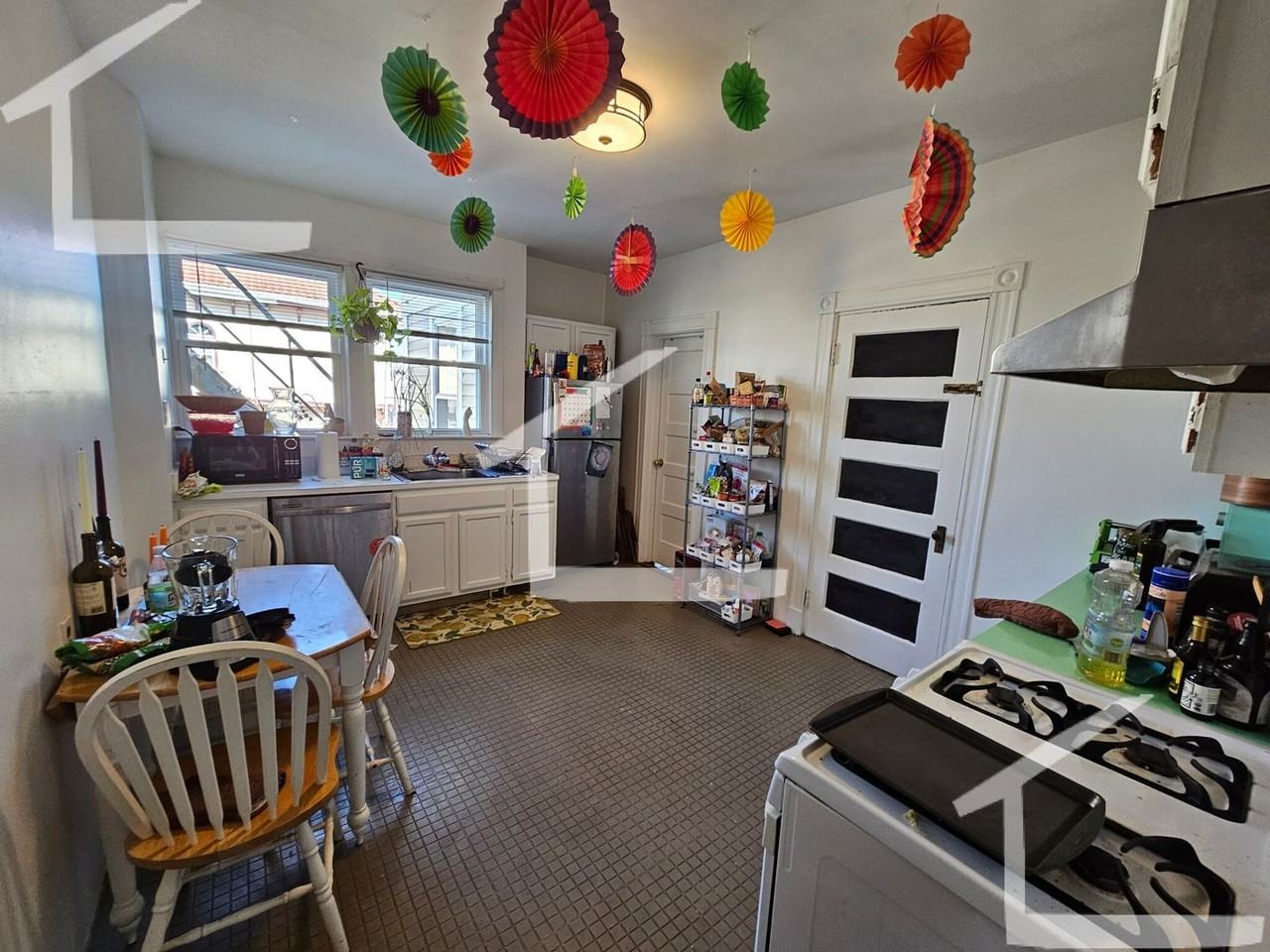 98 Ashford St - Photo 6 of 10