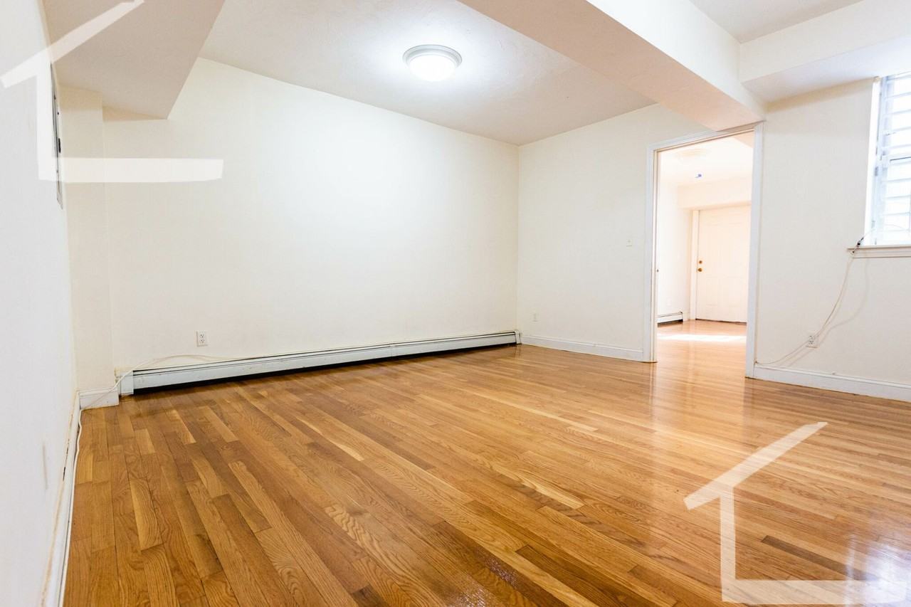 1136 Commonwealth Ave - Photo 5 of 11