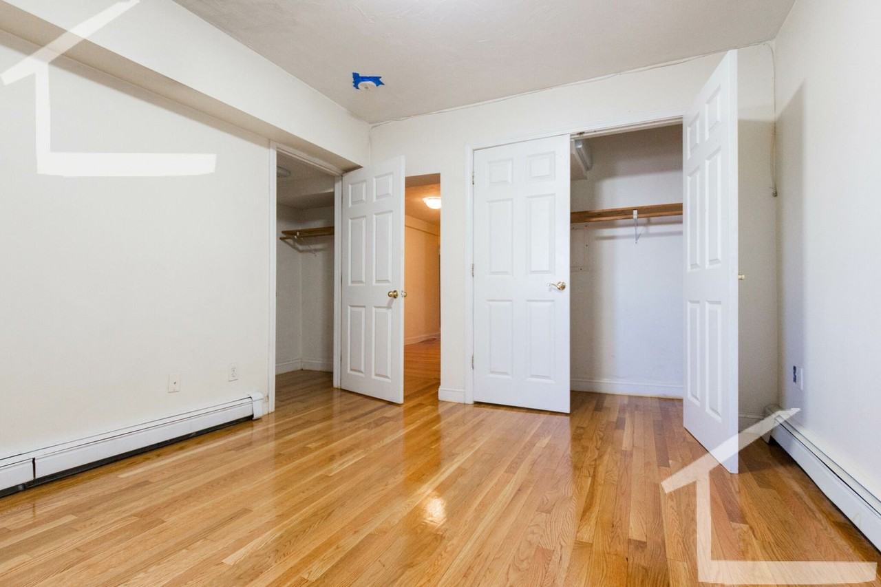 1136 Commonwealth Ave - Photo 6 of 11