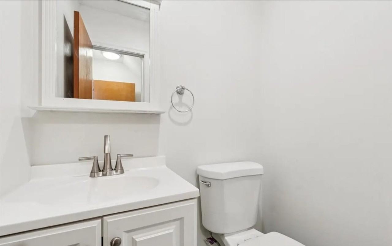 7504 Valley Ave - Photo 4 of 13