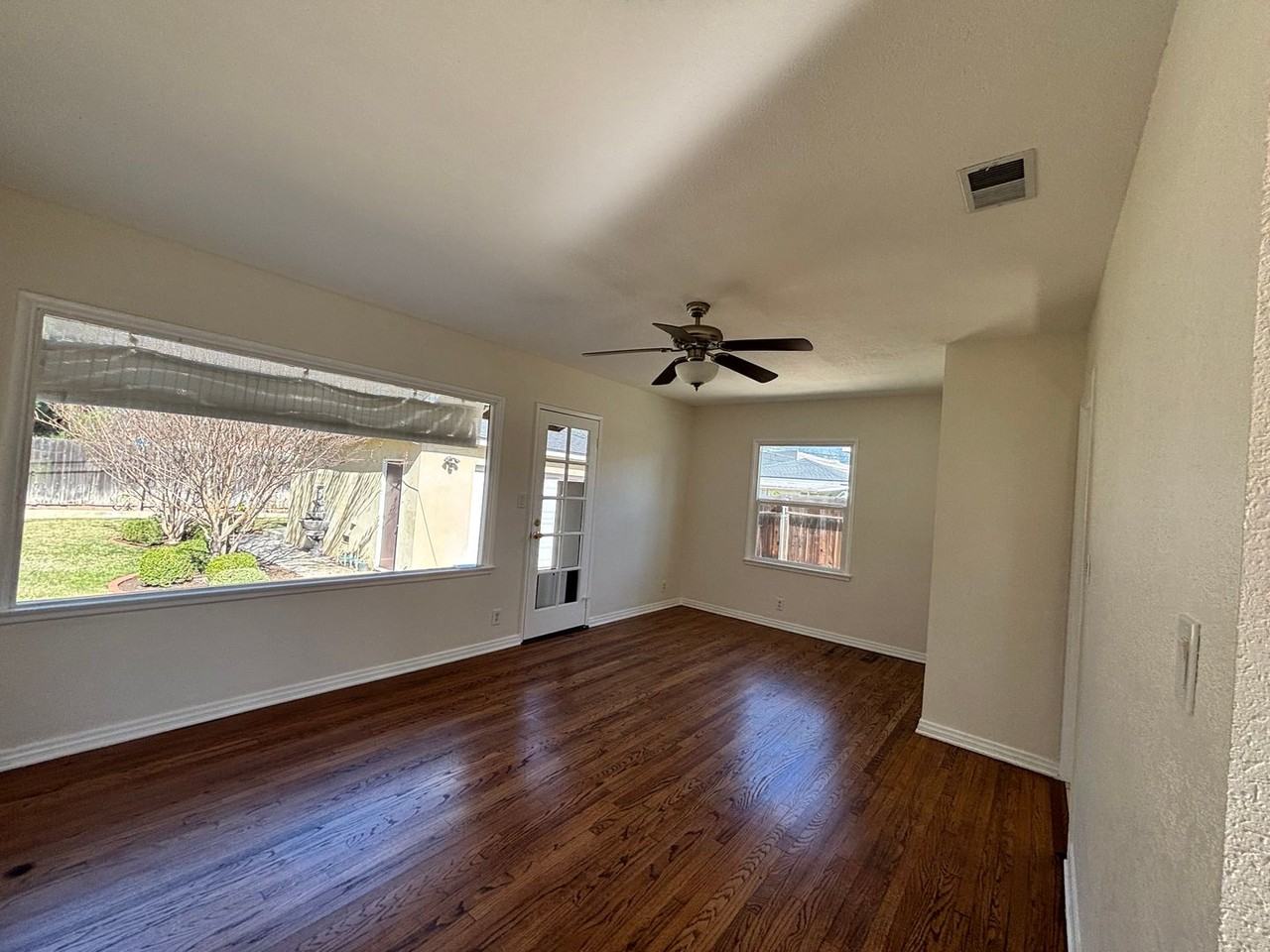 661 Lochleven St - Photo 2 of 7