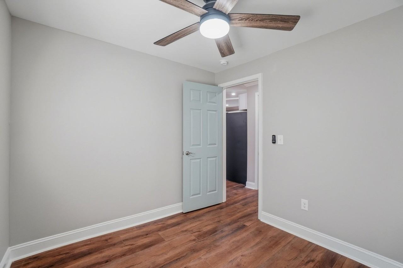 930 Bond Ave - Photo 6 of 25