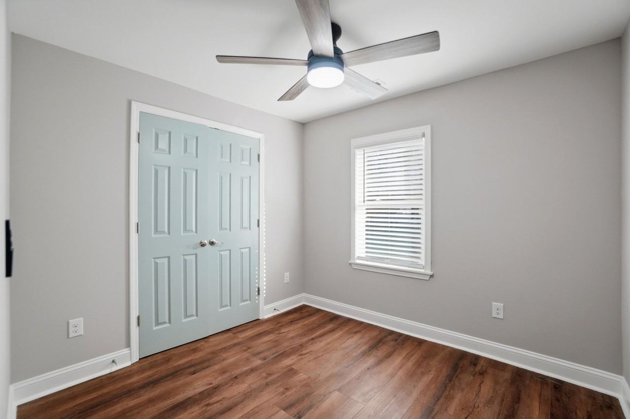 930 Bond Ave - Photo 7 of 25