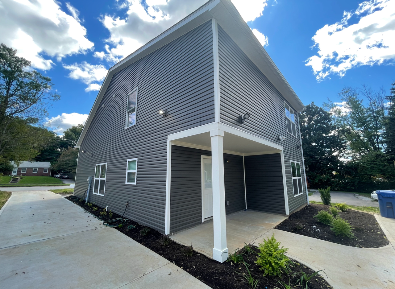 624 Golfview Dr - Photo 2 of 9