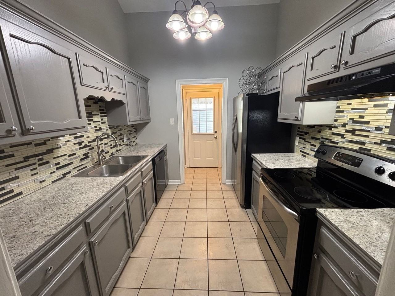 326 Stoney Creek Ave - Photo 3 of 15