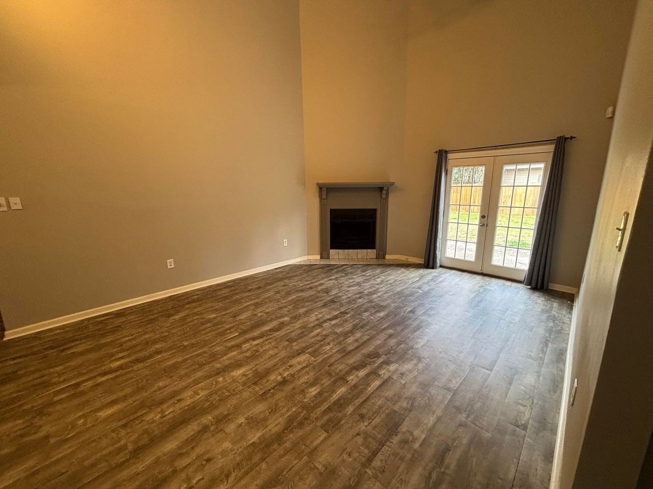 326 Stoney Creek Ave - Photo 7 of 15