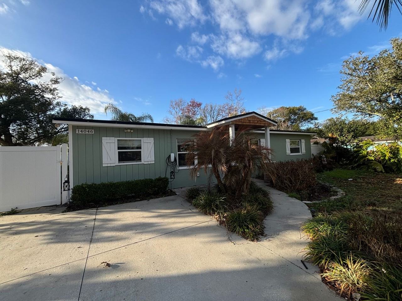 14046 Aldridge Rd N - Photo 2 of 26