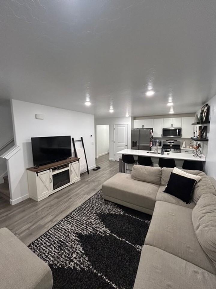 1124 E Pilot St - Photo 7 of 32