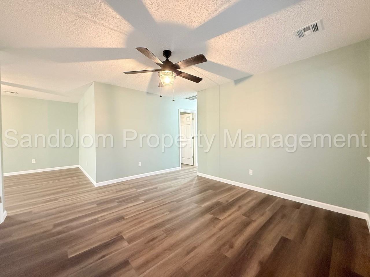 4915 Greenan Dr - Photo 4 of 22