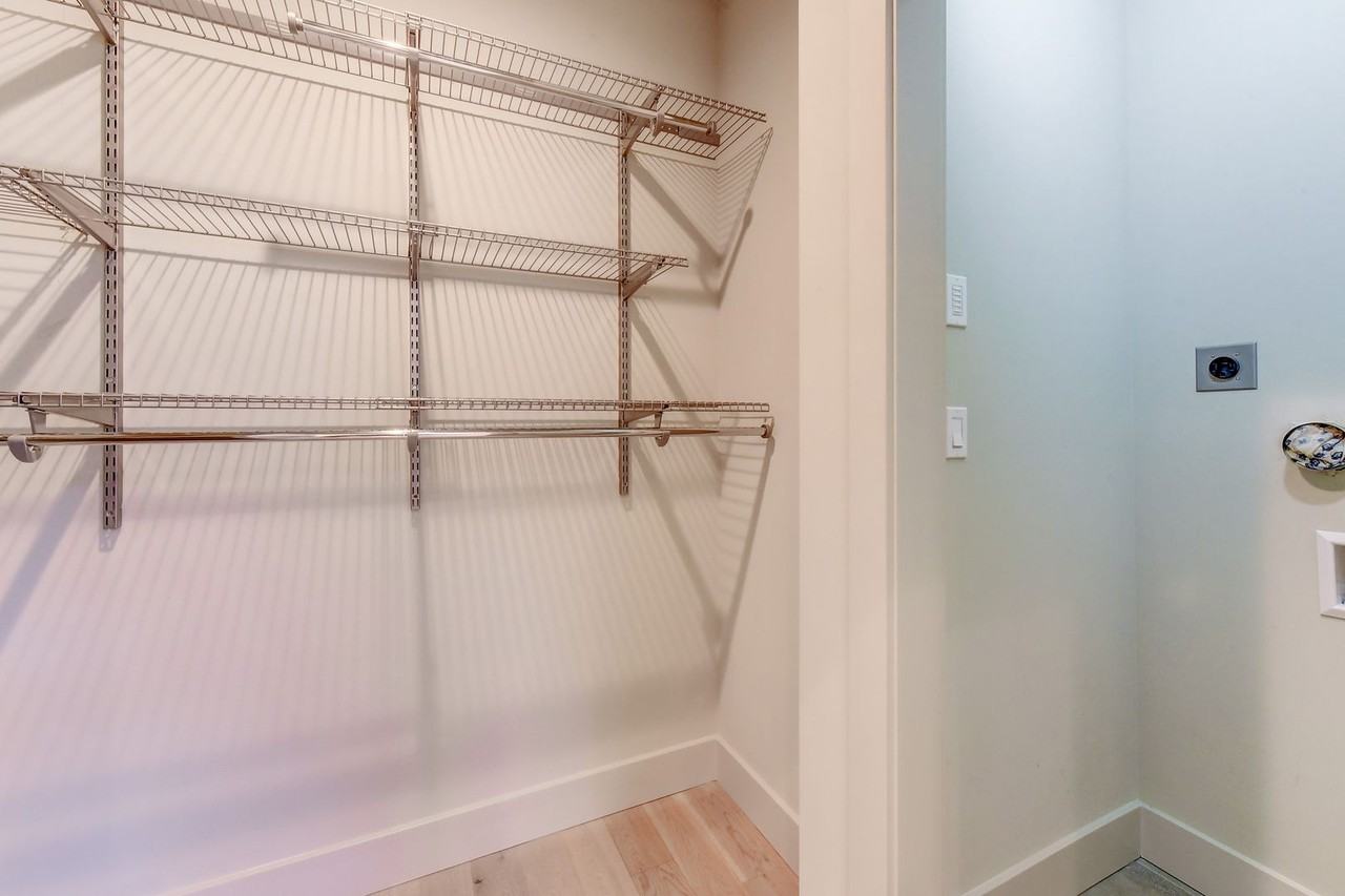 4272 Winslow Pl N #B - Photo 5 of 20