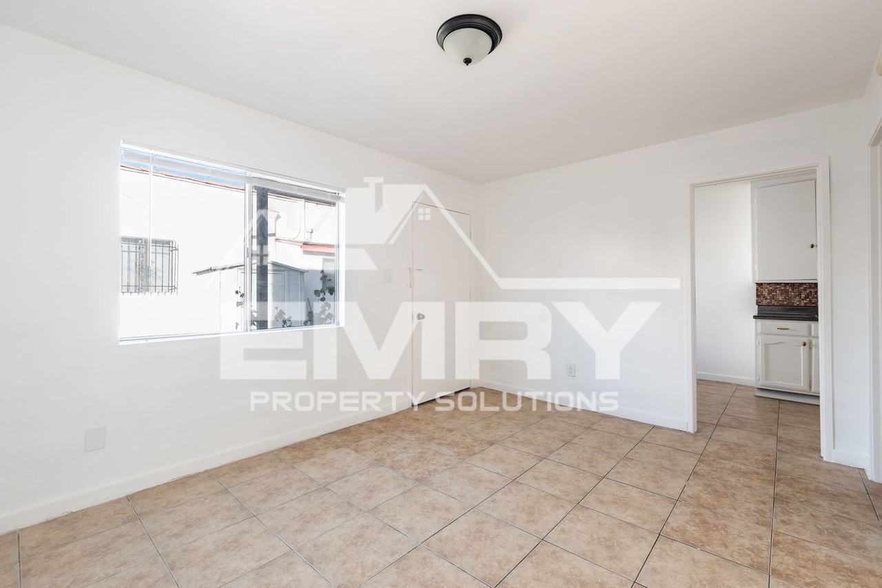 2534 Hill St - Photo 2 of 14