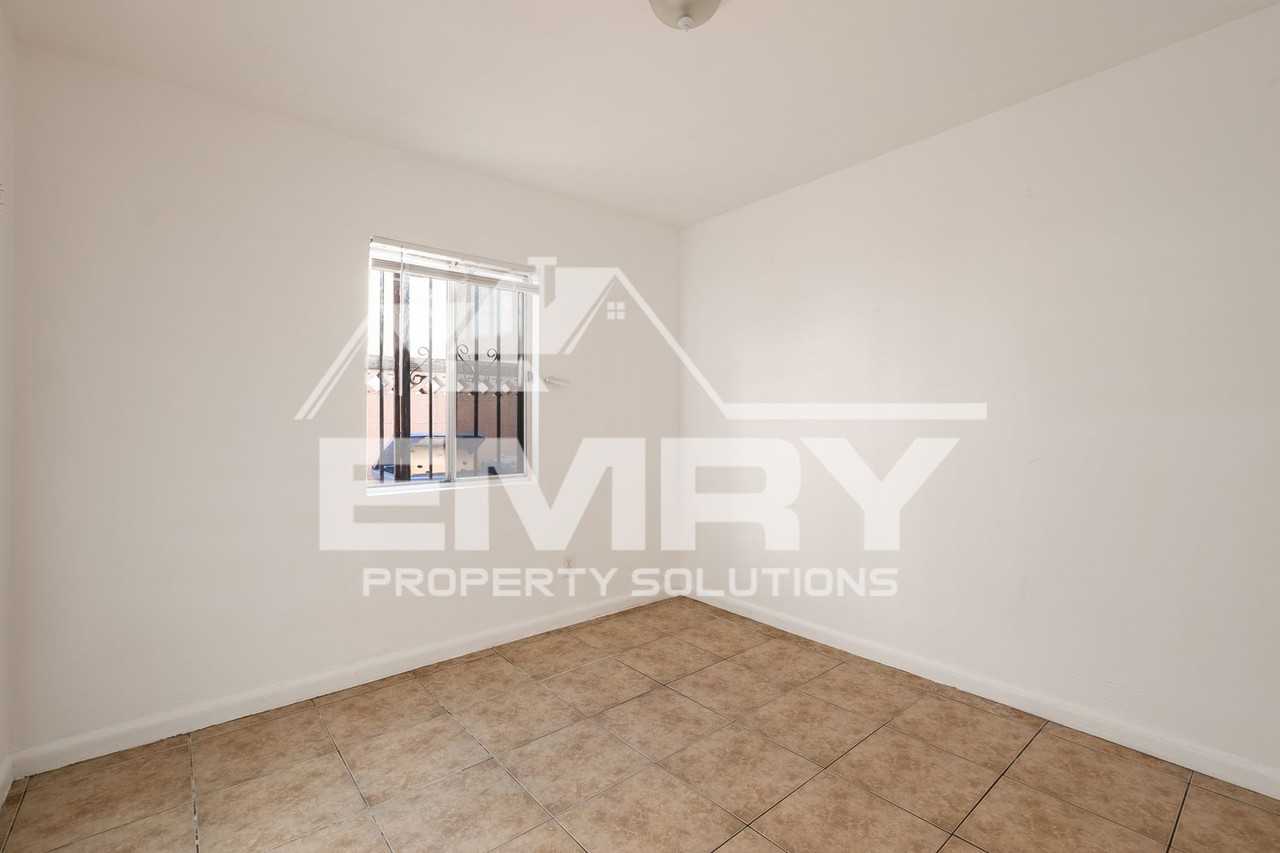 2534 Hill St - Photo 4 of 14