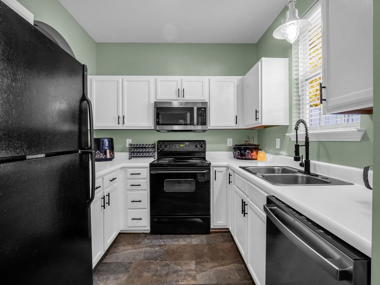 6103 Dane Dr - Photo 5 of 12