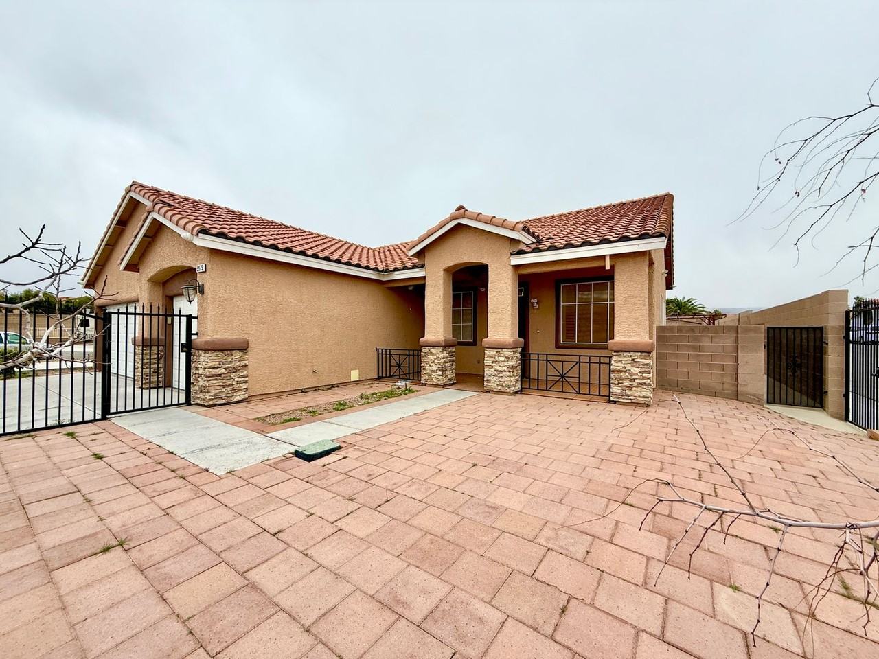 5975 Garden Vista St - Photo 3 of 27