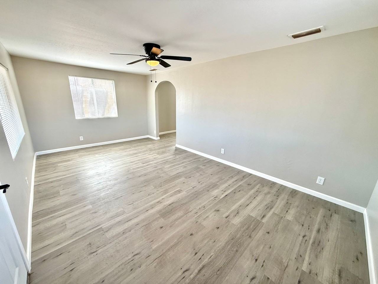 909 N Stockton Hill Rd - Photo 4 of 32