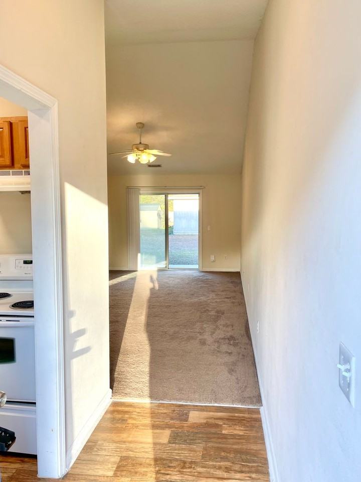 409 Lawnwood Ct - Photo 2 of 15