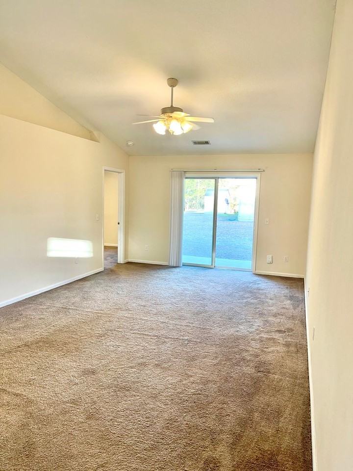 409 Lawnwood Ct - Photo 4 of 15