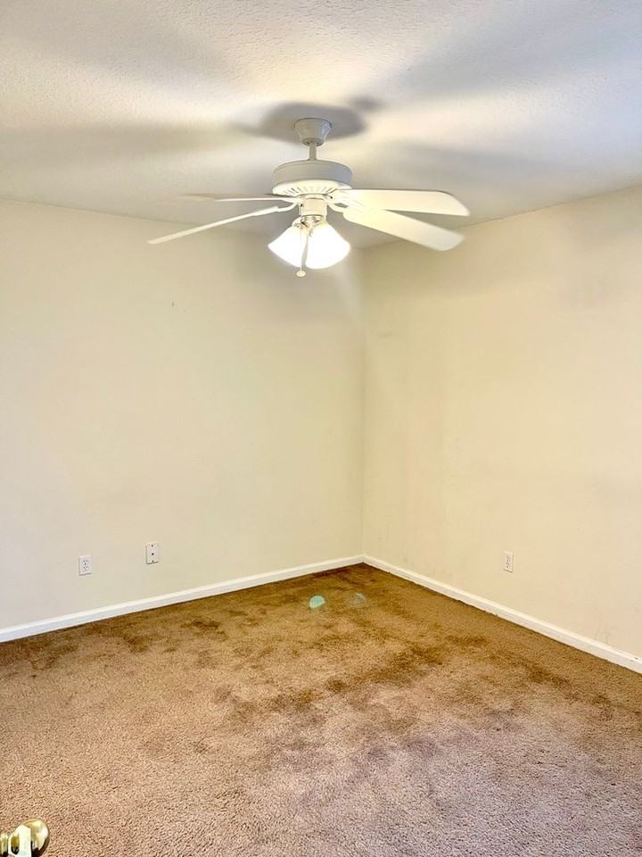 409 Lawnwood Ct - Photo 5 of 15