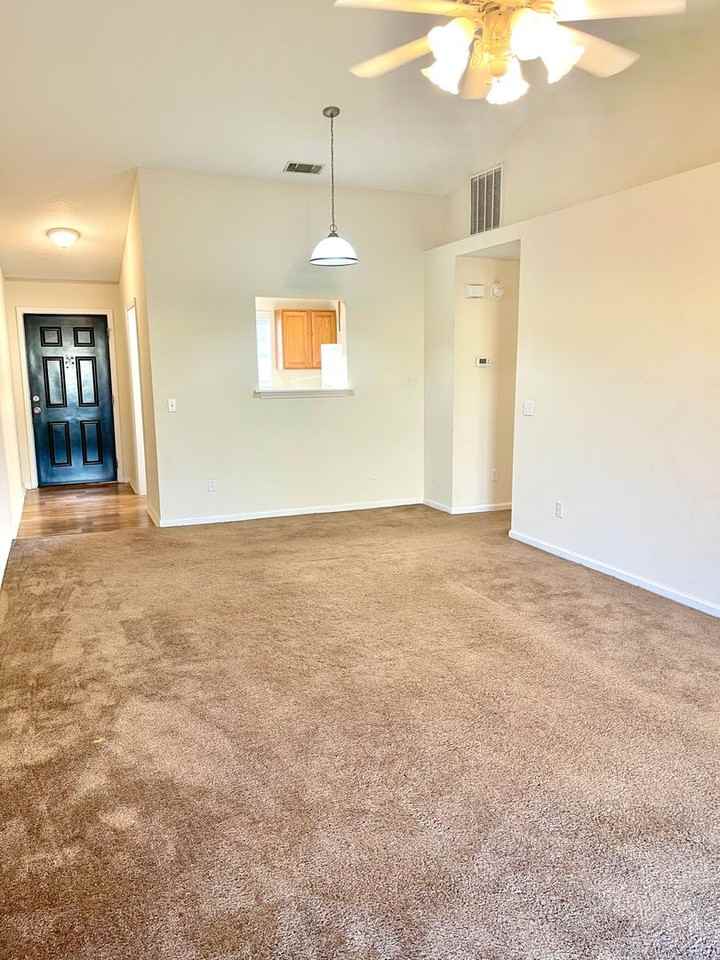 409 Lawnwood Ct - Photo 6 of 15