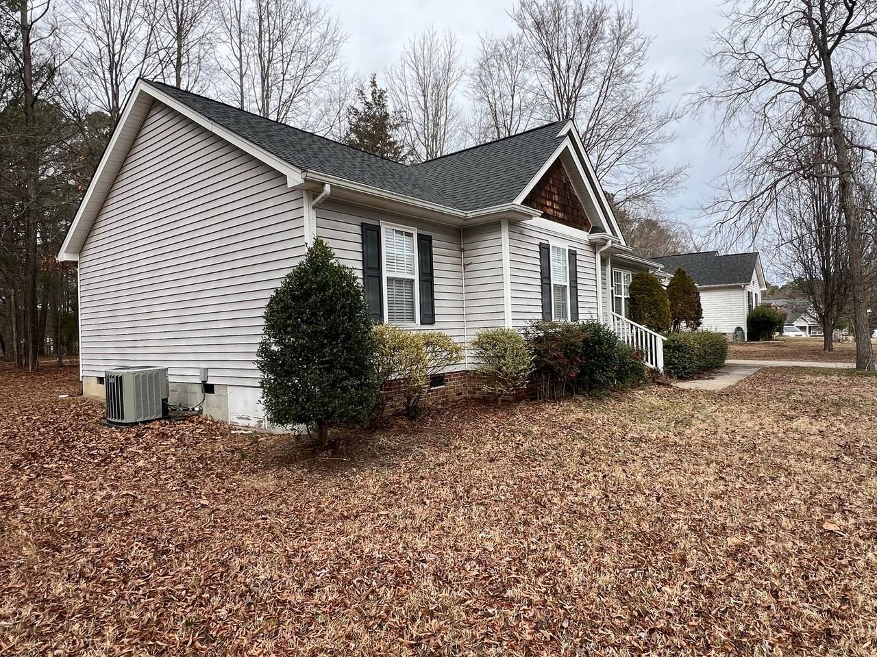 703 Ascot Dr - Photo 3 of 14