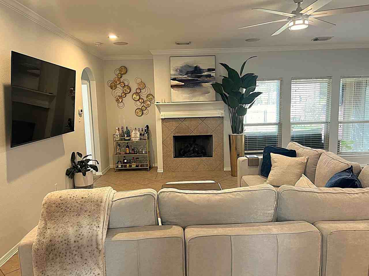 8426 Hunters Village Dr - Photo 4 of 47