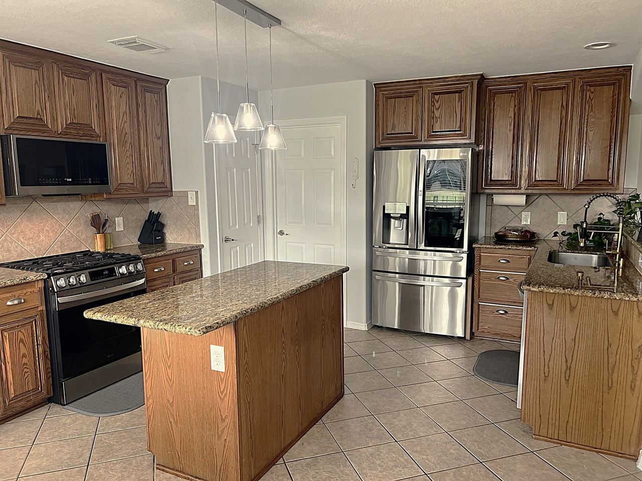 8426 Hunters Village Dr - Photo 6 of 47