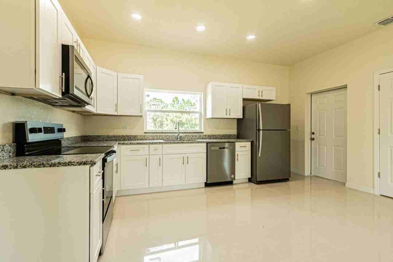 2618 31st St Sw - Photo 7 of 30