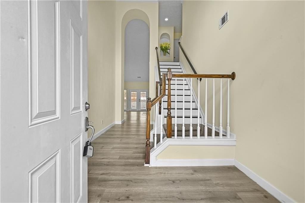 675 Manor Glen Dr - Photo 4 of 33