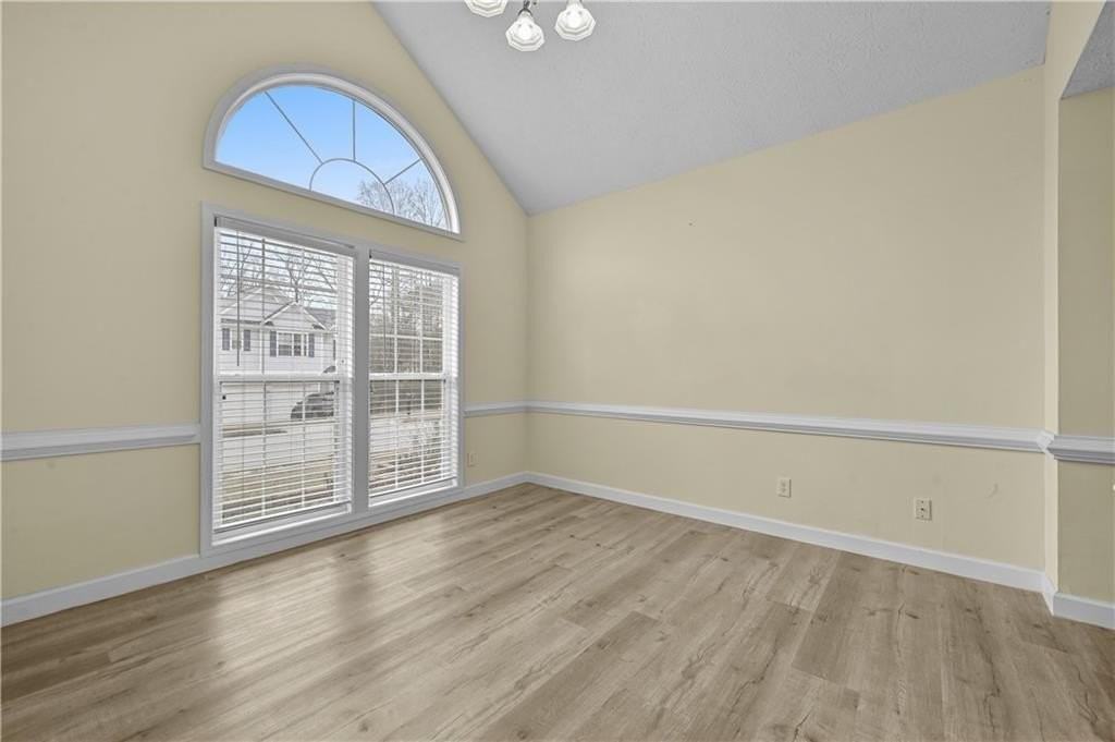 675 Manor Glen Dr - Photo 5 of 33