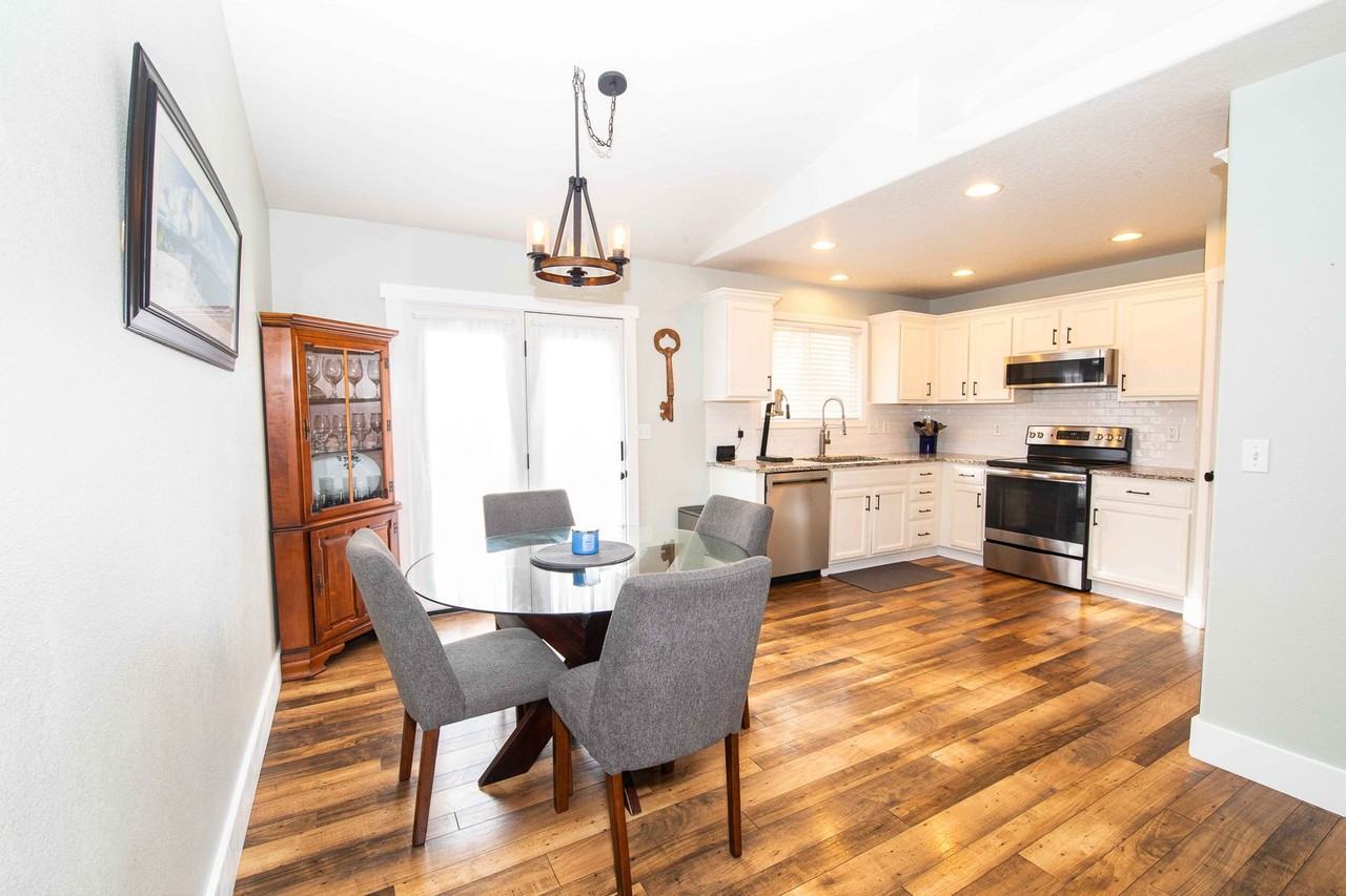 4342 S Sumpter Ave - Photo 4 of 29