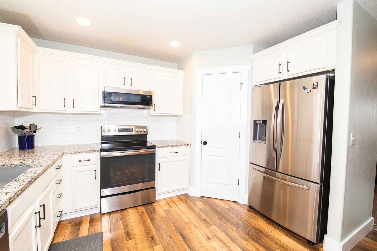 4342 S Sumpter Ave - Photo 5 of 29