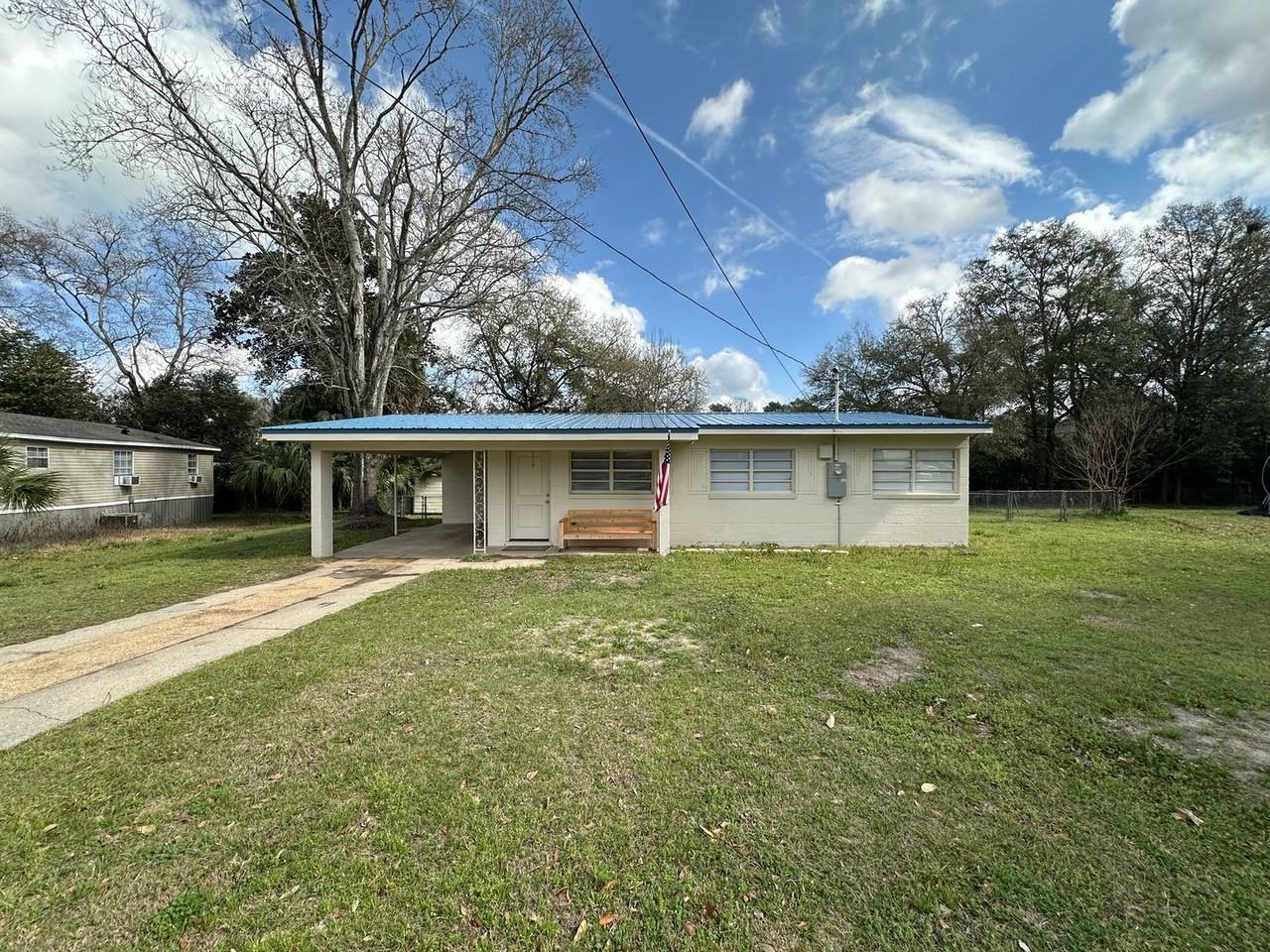 110 Tyner Dr - Photo 2 of 25