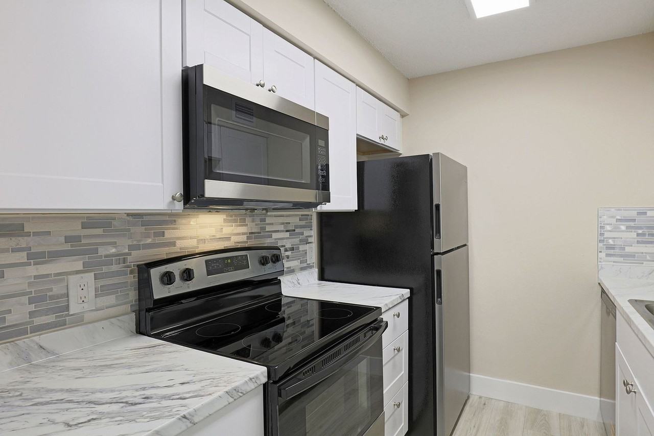 5303 Summerlin Rd ##310 - Photo 2 of 11