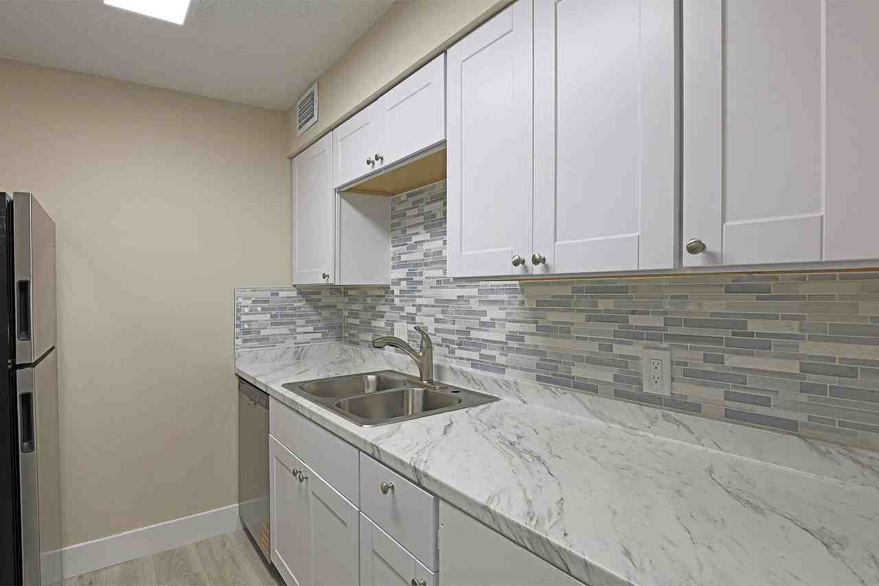 5303 Summerlin Rd ##310 - Photo 6 of 11